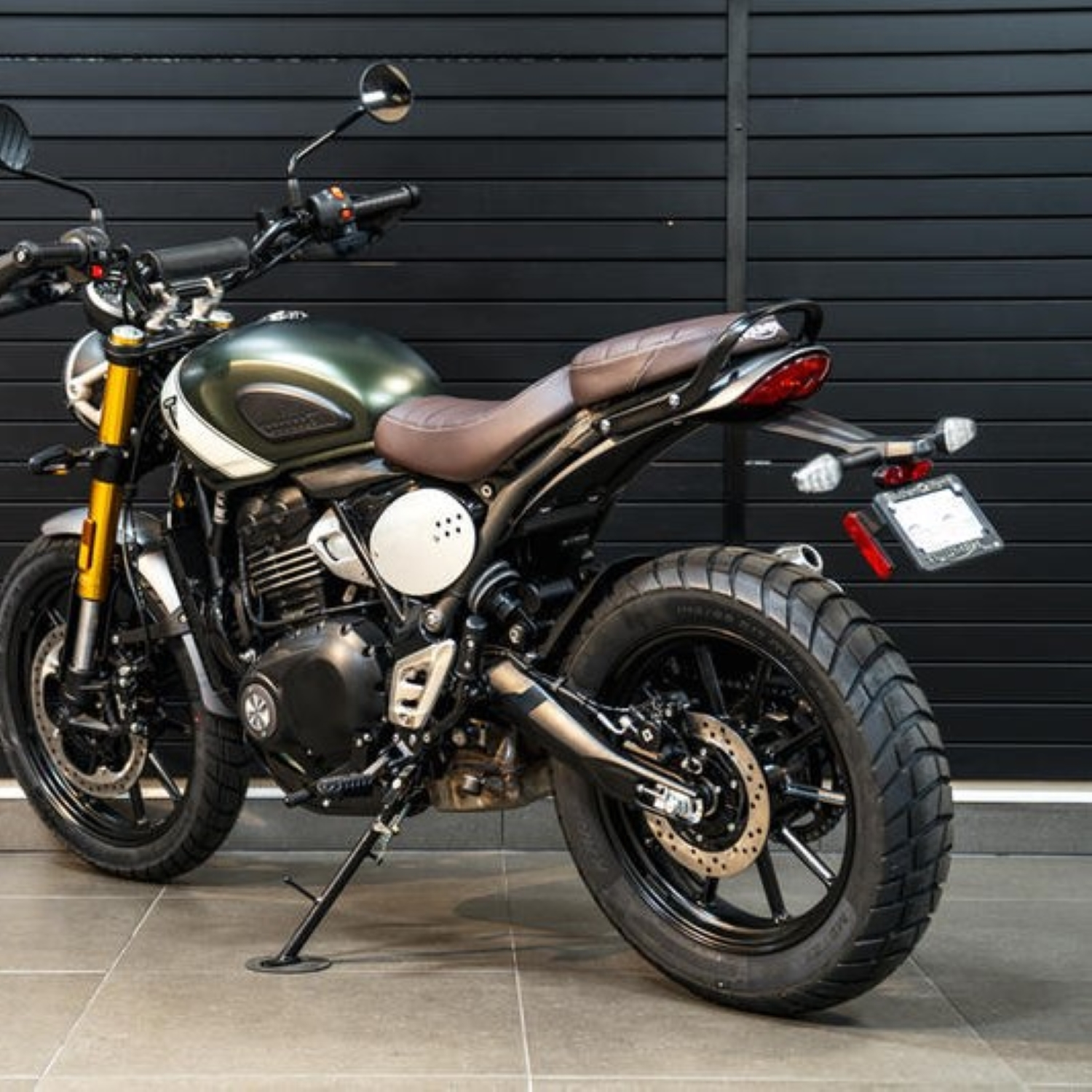 Triumph Khaki Green (code HS) Paint Product